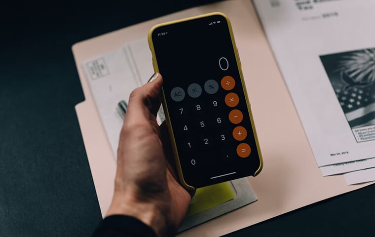 No more need to go to your calculator when you are getting monthly saves! (Source: Kelly Sikkema @ Unsplash.com)