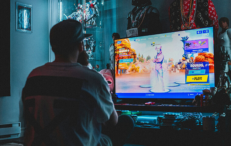 Fortnite is already a BLAST, but how to take the most out of it? With V Bucks, of course! (Source: Erik Mclean @ Unsplash.com))