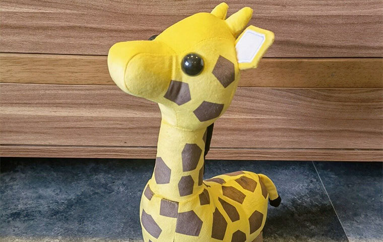 The Adopt Me Giraffe is even cuter in the real life! (Source: kaper_9340 @ Ebay)